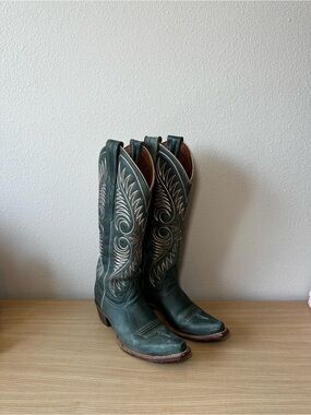 Teal Pointed-Toe Western Boots with Contrast Stitching